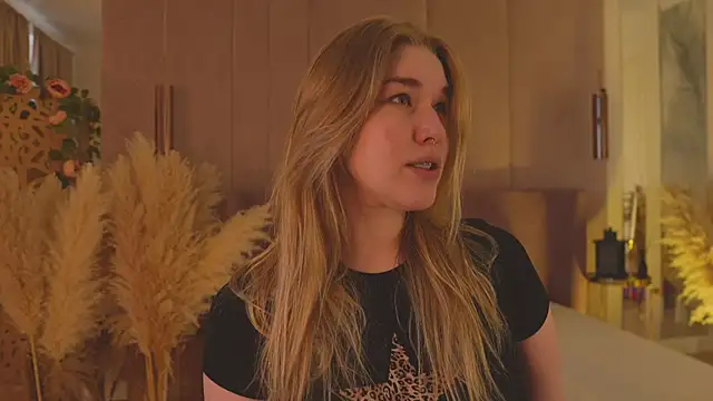 Smiley Mia online show from April 9, 5:10 am