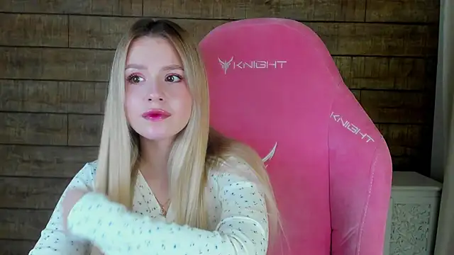 MilanaBalmain online show from March 4, 4:24 pm