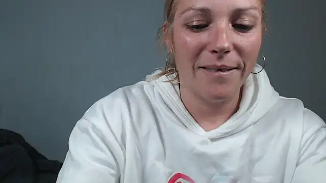 Doucelouve9 online show from February 9, 5:15 pm