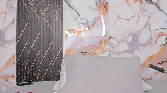 Alyson-a online show from February 8, 12:31 pm