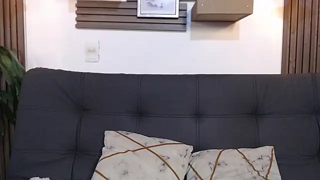 rihannagil online show from January 16, 4:52 am