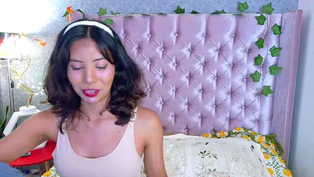 Akane Uwu online show from November 18, 6:53 pm