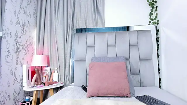 dafne queenn online show from October 1, 1:16 pm