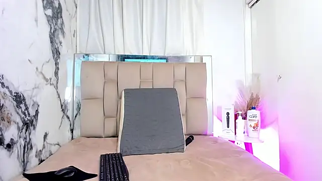 dafne queenn online show from January 19, 1:07 pm