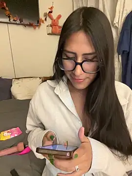 AleFantasy0001 online show from November 7, 4:29 am