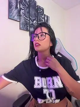 missycanoo online show from December 3, 11:01 am