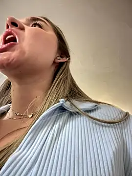 imlindapink online show from September 22, 3:10 pm