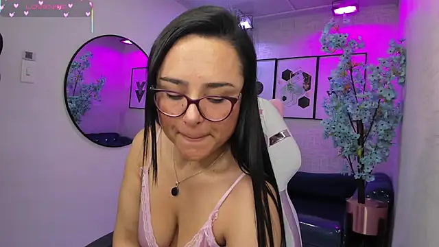 Tiara rr online show from February 7, 3:32 am