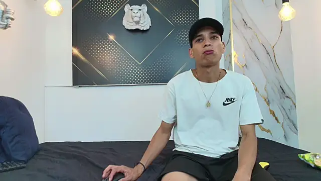 Snapshot of JordanAndAndrew chatting on October 5, 8:14 pm JordanAndAndrew online show from October 5, 8:14 pm
