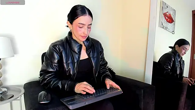 victoria  lace  online show from May 30, 2:53 am