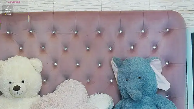 SophiaStarr online show from February 7, 8:35 pm