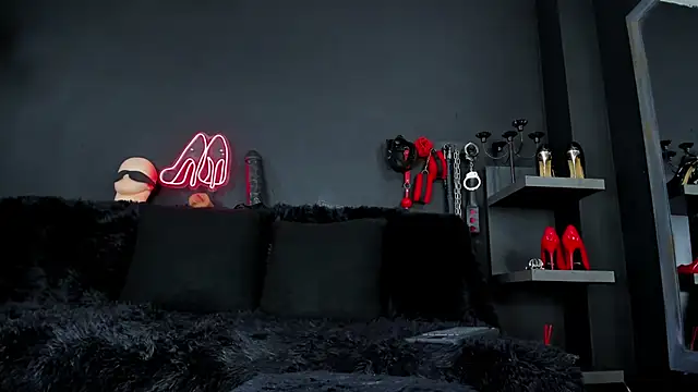 DelaneyStone online show from October 8, 10:58 pm