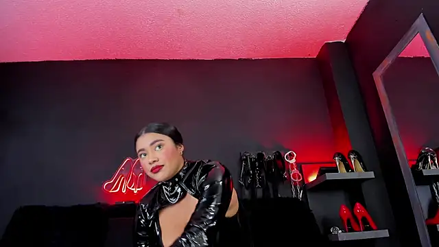 DelaneyStone online show from December 22, 8:45 pm