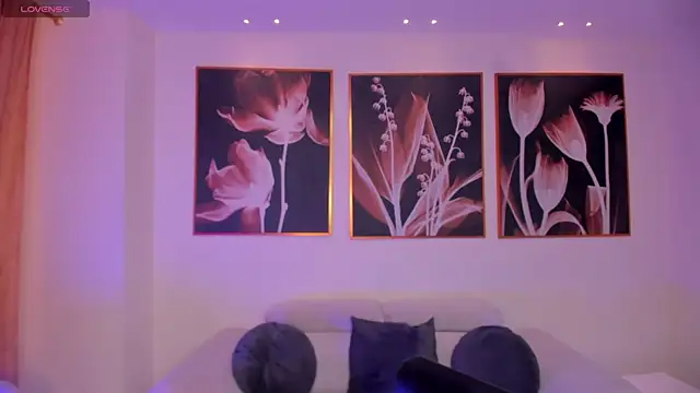 TaraLawrence online show from November 21, 3:30 am