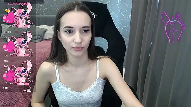 Snapshot of Alice_Weiss chatting on October 17, 8:28 am Alice Weiss online show from October 17, 8:28 am
