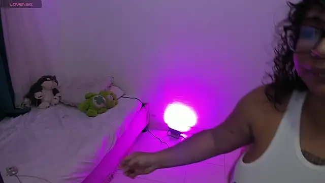 Snapshot of im_angels77 chatting on October 12, 10:56 pm im angels77 online show from October 12, 10:56 pm