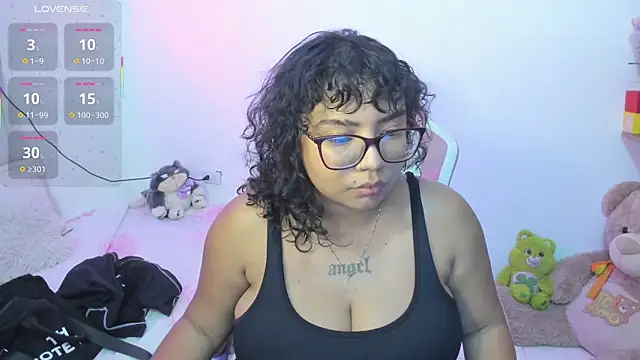 Snapshot of im_angels77 chatting on September 24, 12:20 am im angels77 online show from September 24, 12:20 am