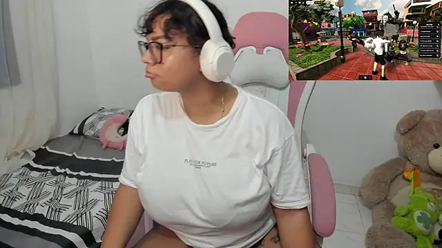 Snapshot of im_angels77 chatting on October 29, 4:28 am im angels77 online show from October 29, 4:28 am