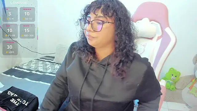 Snapshot of im_angels77 chatting on October 1, 11:42 pm im angels77 online show from October 1, 11:42 pm