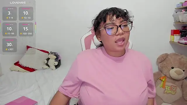 Snapshot of im_angels77 chatting on October 9, 1:10 am im angels77 online show from October 9, 1:10 am