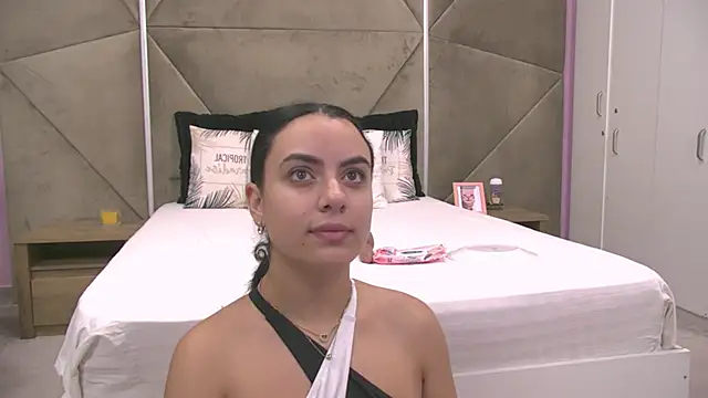 ElyzaIbarra online show from October 15, 5:21 am