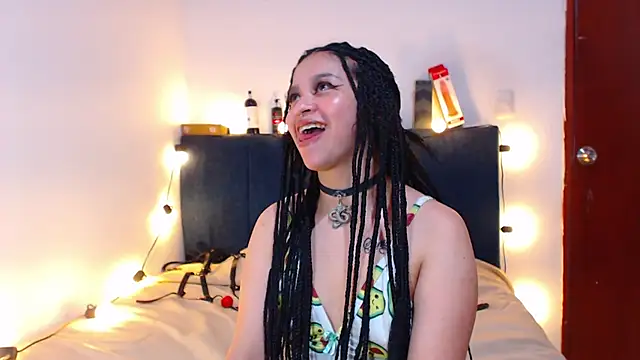 Bitsy Messy online show from June 9, 3:17 am
