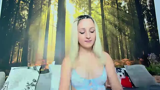 LittleAngelXO online show from October 30, 7:59 pm