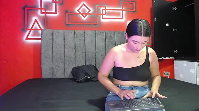Snapshot of dirty_couple22 chatting on September 23, 1:20 pm dirty couple22 online show from September 23, 1:20 pm