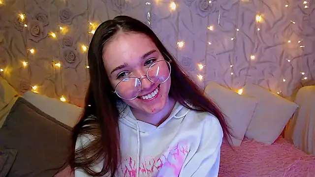 Snapshot of fluffy_kitty_ chatting on October 17, 3:26 pm fluffy kitty online show from October 17, 3:26 pm
