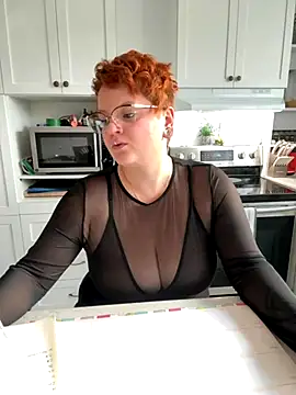 Snapshot of Sweetleeahxx chatting on October 21, 12:53 pm Sweetleeahxx online show from October 21, 12:53 pm