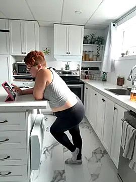 Snapshot of Sweetleeahxx chatting on September 24, 1:32 pm Sweetleeahxx online show from September 24, 1:32 pm