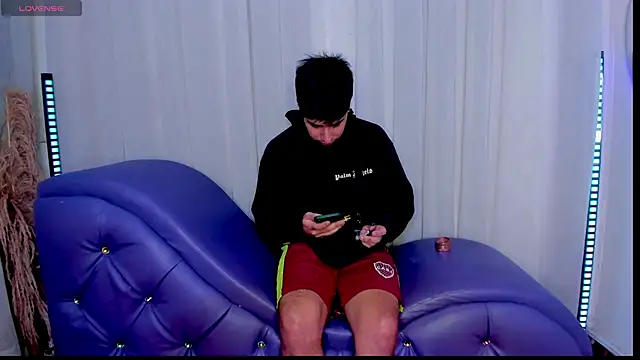 Yourslust  online show from November 22, 1:25 pm