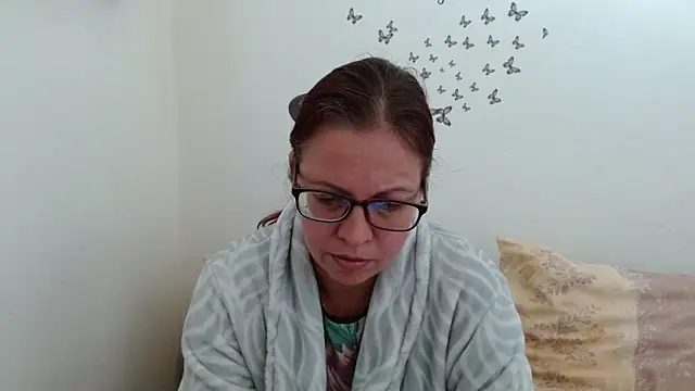 LadyHellene online show from March 2, 7:15 am