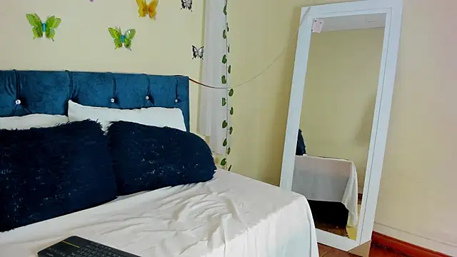 cristalwalker   online show from October 18, 11:57 am