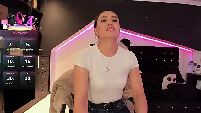 Coral Gibson online show from January 19, 1:18 pm