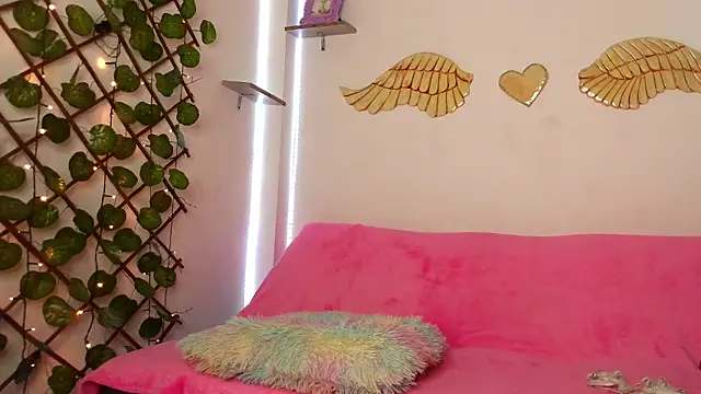Snapshot of littleayshel chatting on September 18, 2:15 pm littleayshel online show from September 18, 2:15 pm