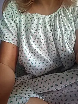 Melody Shyla online show from December 4, 3:09 am