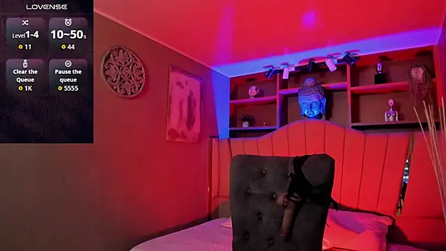 Lucy Williiams online show from November 14, 12:27 pm