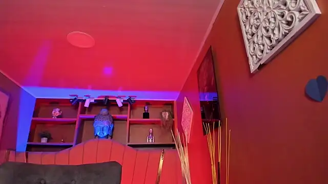 Lucy Williiams online show from November 11, 12:24 pm