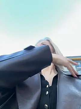 Diamond Bunny  online show from February 18, 3:22 pm