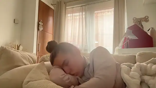 maisiesmithx online show from October 13, 11:35 am