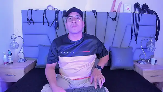 Snapshot of samy_carson_ chatting on October 3, 3:33 am samy carson online show from October 3, 3:33 am
