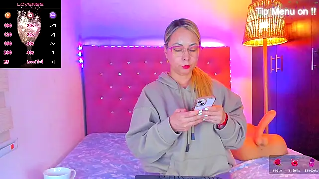  sexybunny  online show from October 3, 4:06 am