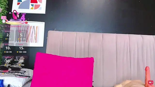 Snapshot of Michelle_busty chatting on September 24, 5:06 am Michelle busty online show from September 24, 5:06 am