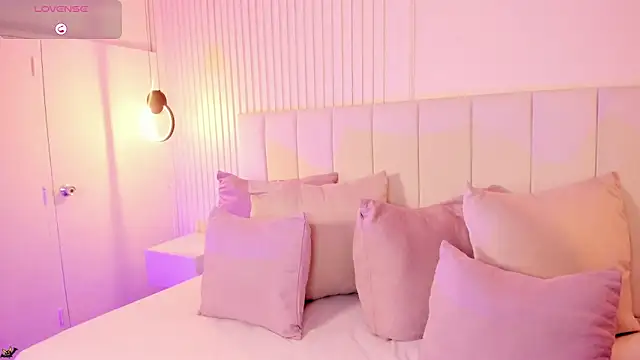 Snapshot of natali_henao chatting on October 2, 9:53 pm natali henao online show from October 2, 9:53 pm