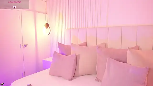 Snapshot of natali_henao chatting on October 10, 10:25 pm natali henao online show from October 10, 10:25 pm