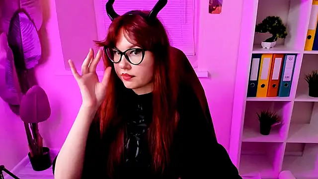 CarolGiggly online show from November 1, 1:10 am