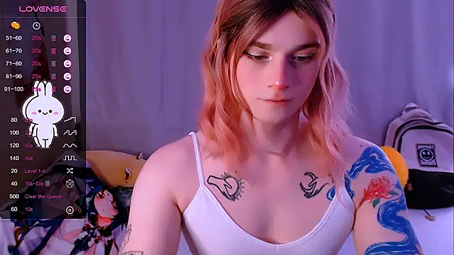 Snapshot of Alice_Hells chatting on October 3, 7:02 am Alice Hells online show from October 3, 7:02 am