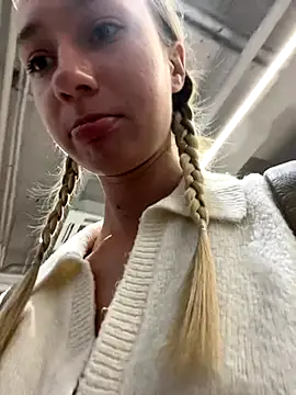 Snapshot of Lia__Love chatting on September 15, 12:24 pm Lia Love online show from September 15, 12:24 pm
