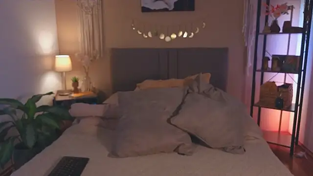 dearmoa online show from March 17, 3:05 pm